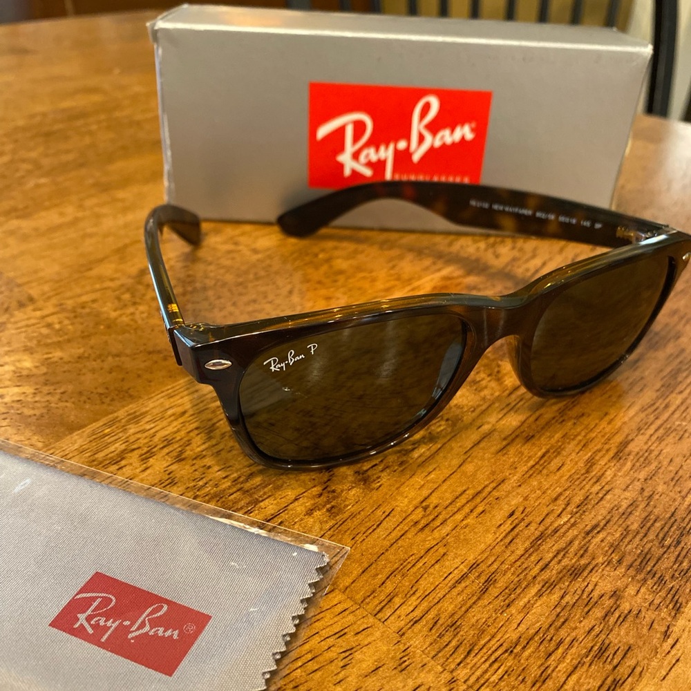 Unisex Ray-Ban Polarized New Wayfarer Sunglasses. RB2132 WORN ONCE!!